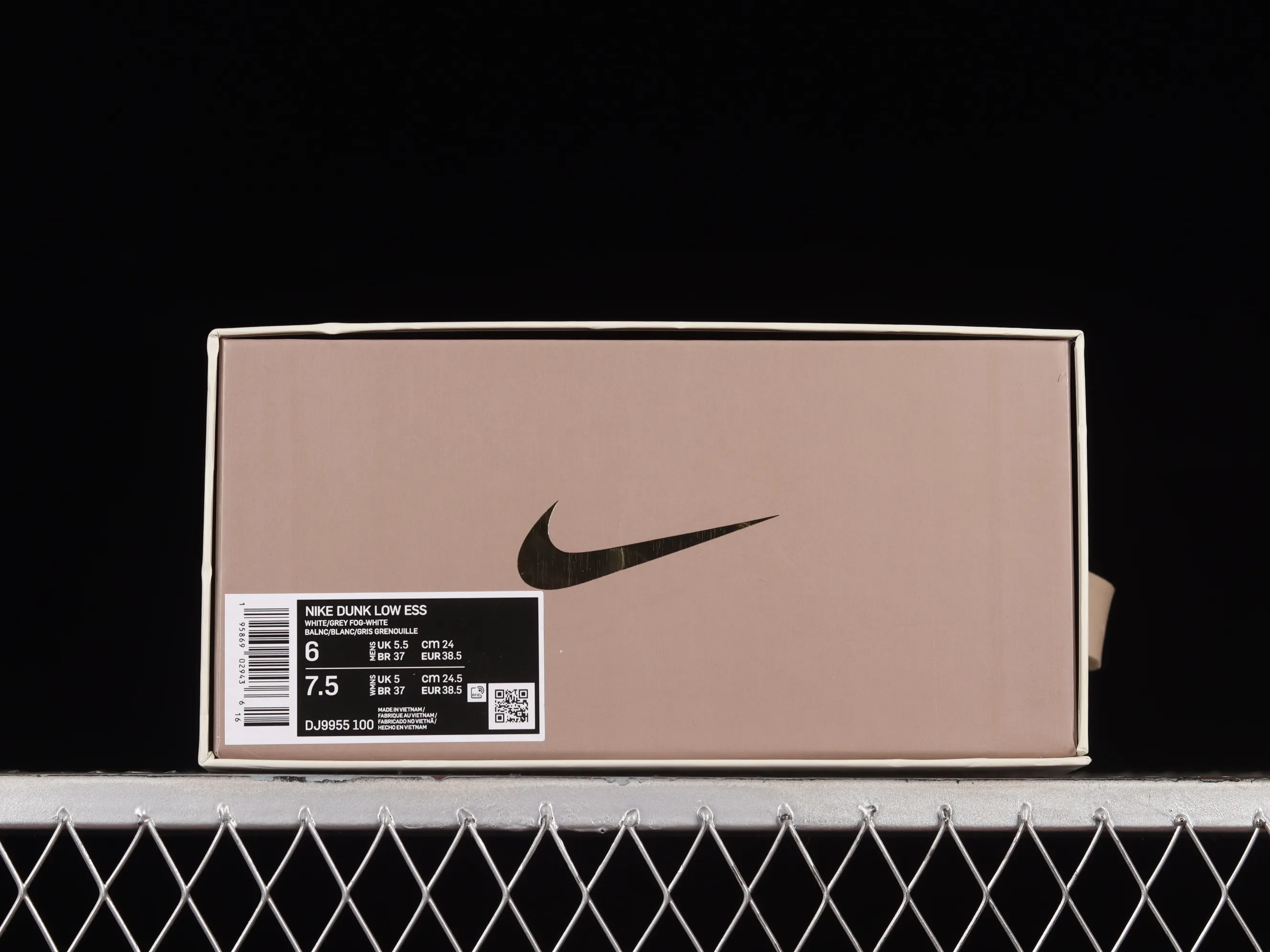 All categories Nk SB Dunk series Nk SB Dunk Low low-top sneakers Nk Dunk Low ESS reverse cashew flower customized version of deconstructed strap casual sneakers DJ9955-100